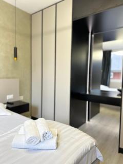 Luxurious Central Stay - Self Check-in - Tirana - 6