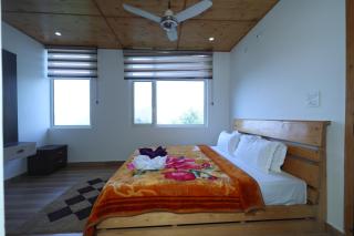 Cozy Heavenn 2BHK I Kasauli I Mountain view 93o68I282o - 2