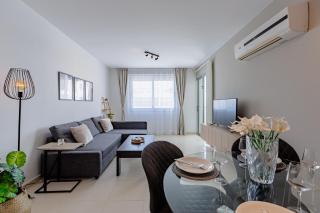 Stylish One-Bedroom Sea Retreat - Paralimni - 0