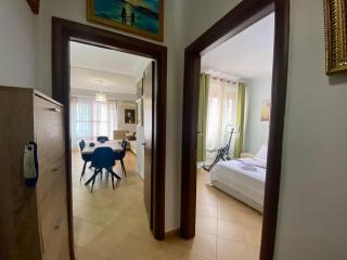 Stay at an artist's place! - Tirana - 2