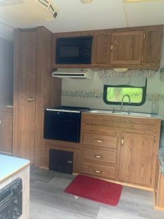 Private Cozy Camper - 4