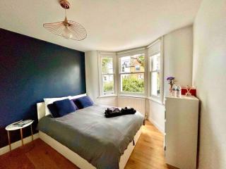Family home Clapham common park - 9
