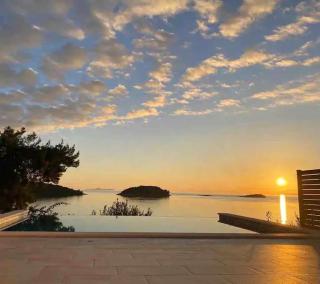 Mediterranean Jewel - Blato - 0