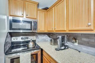 Quaint Bristol Townhome about 14 Mi to West Hartford! - 1