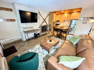 Winter Haus, Winter Park 2 bedrooms corner unit w outdoor patio walking distance to the Center of town - 0