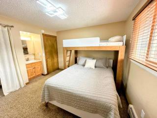 Winter Haus, Winter Park 2 bedrooms corner unit w outdoor patio walking distance to the Center of town - 1