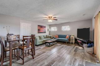 Lake Studio Casita - Akron - 3