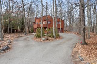 Open Concept-HotTub-Sauna-Billiard-Poker home - East Stroudsburg - 6