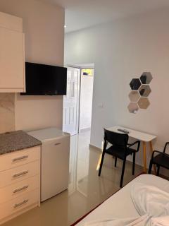 Andi's GuestHouse - Sarandë - 9
