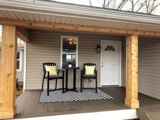 Charming PLX Cottage-LAKE VIEW - Akron - 9