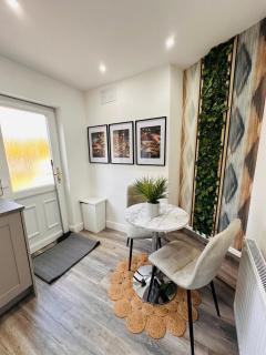 R-2 Newly Renovated Private self contained room with Private dedicated Bathroom - Selly Oak Birmingham - Birmingham - 8