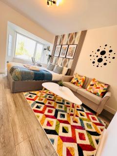 R-2 Newly Renovated Private self contained room with Private dedicated Bathroom - Selly Oak Birmingham - Birmingham - 7