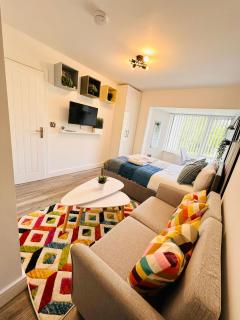R-2 Newly Renovated Private self contained room with Private dedicated Bathroom - Selly Oak Birmingham - Birmingham - 6