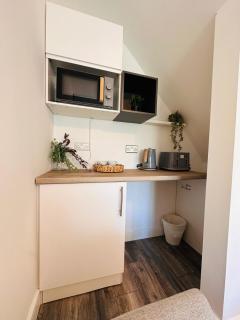 R-2 Newly Renovated Private self contained room with Private dedicated Bathroom - Selly Oak Birmingham - Birmingham - 4