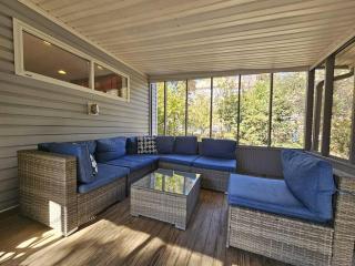 Gorgeous 2BR home with Private Backyard - Atlanta - 0