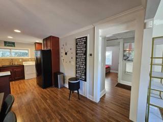 Gorgeous 2BR home with Private Backyard - Atlanta - 9