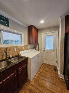 Gorgeous 2BR home with Private Backyard - Atlanta - 2