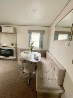 Caravan at Seawick Holiday Park Close to Beach - 9