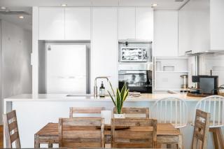 Luxury Breeze Beachfront Apartment - 3