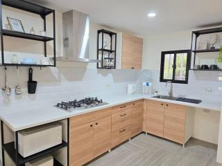 Kiddie Hostel Unit 30B-kids and pets friendly in Subic bay freeport zone - Kababae - 1