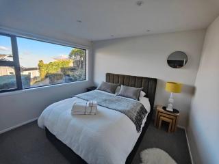 Sea views in lovely beach side area - Porirua - 3