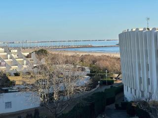 Superbe 3 pièces avec terrasse près de la plage et commerces, parking inclus - FR-1-328-233 - 0