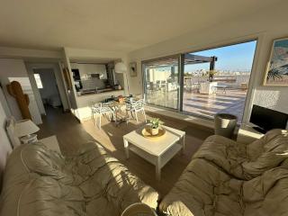 Superbe 3 pièces avec terrasse près de la plage et commerces, parking inclus - FR-1-328-233 - 3