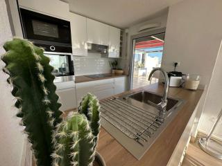 Superbe 3 pièces avec terrasse près de la plage et commerces, parking inclus - FR-1-328-233 - 1