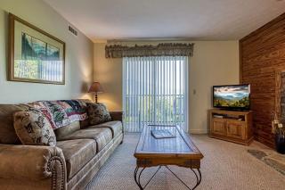 Smoky Bear Cabin, Resort Pool, Tennis Court, 1089 FREE tickets each paid day, Dollywood and More - Gatlinburg - 2