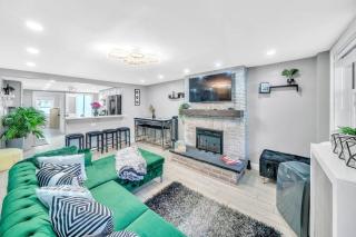 3 Bedroom Duplex w Large Backyard - 7