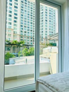 Spacious & modern 1BR w balcony 302 - Ho Chi Minh - 2