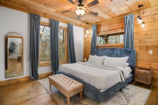 3BR, Loft, Hot Tub, Dog Friendly, Firepit, Grill - 1