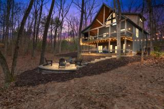 3BR, Loft, Hot Tub, Dog Friendly, Firepit, Grill - 0