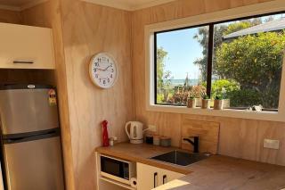 Beachside Gem - Cosy Chalet - Parapara - 7