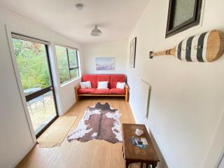 Beachside Gem - Cosy Chalet - Parapara - 4