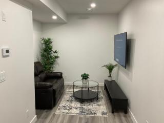 Cozy newly built 1 bedroom suite - Calgary - 8