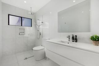 Entire Apt- Award Winning Office on Brodie - 5
