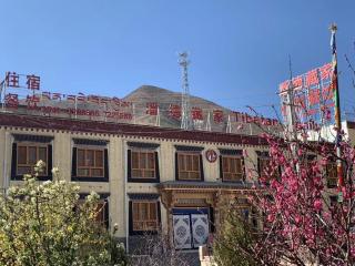 Tibetan Family - Xiahe - 5