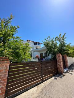 Guesthouse Xhuliano - Ksamil - 1