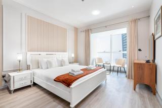 Grandeur Penthouse with beach access & Palm views - 4