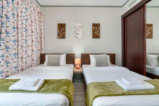 Grandeur Penthouse with beach access & Palm views - 1