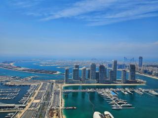 Grandeur Penthouse with beach access & Palm views - 9