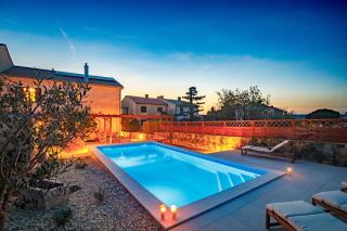 Home Away From Home with a heated pool - Punat - 7