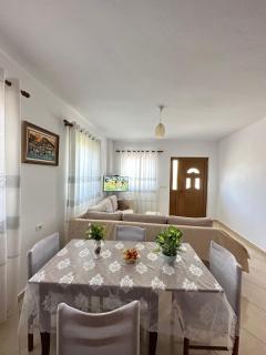 Guesthouse Xhuliano - 1