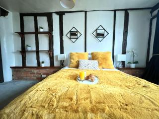Duchess Apt 1 Serviced 3BR Apartment in Colchester Perfect for Contractors and Families - Colchester - 0