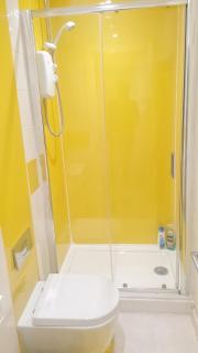 Compact Studio Serviced Apartment Sheffield City Centre - Netflix, WiFi, Digital TV - 3