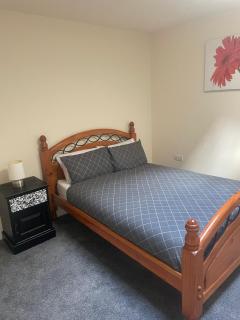 2 large bedroom apartment- WIFI & Parking - Fleetwood - 2