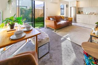 Gorgeous in Green - 2 bed Central Oasis w/king bed - Christchurch - 0