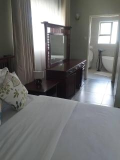 Beautiful No Fuss Serene 3 Bed House in Bulawayo - 7