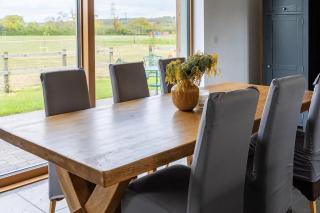 Modern 4 Bed Bungalow - Peaceful Rural Setting Pass the Keys - Elstree - 5